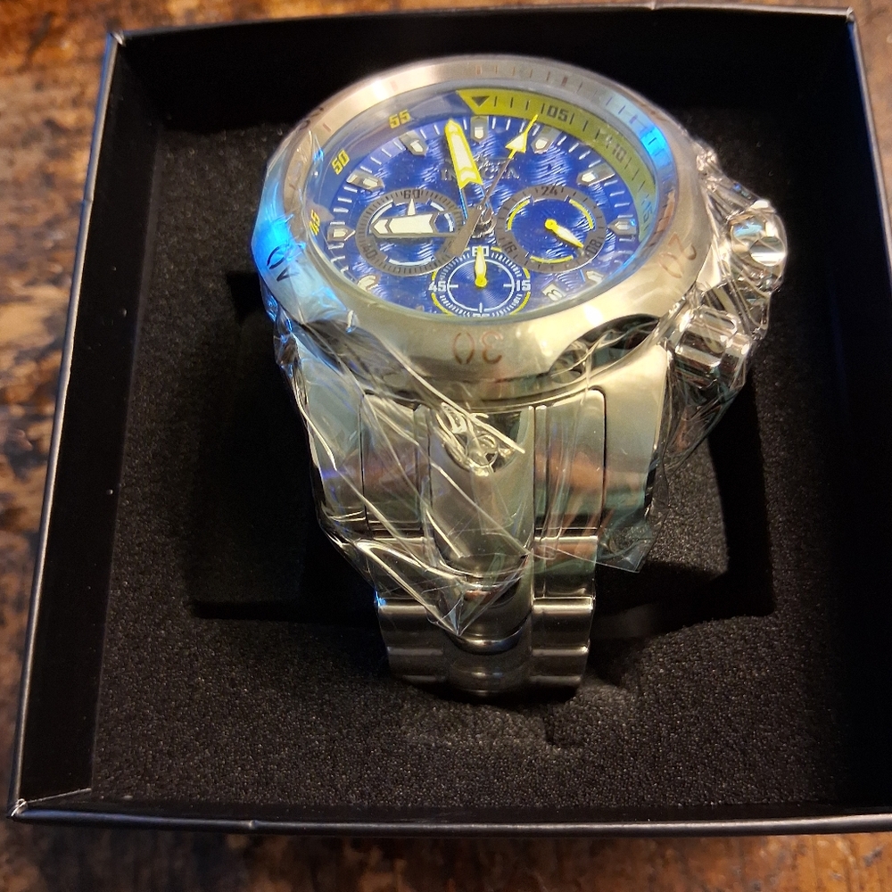 New Invicta venom Chronograph Watch - Picture 14 of 16